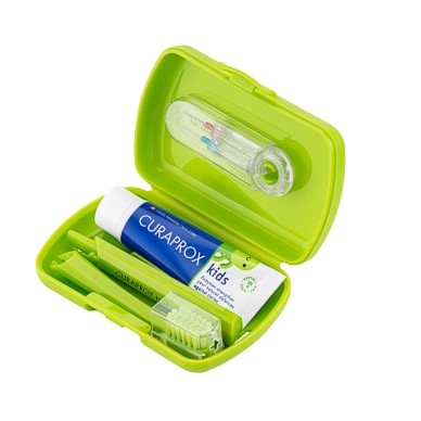 Curaprox Kids TravelSet Utazó készlet (fogkefe, fogközkefe, fogkrém, matrica) - Image 11
